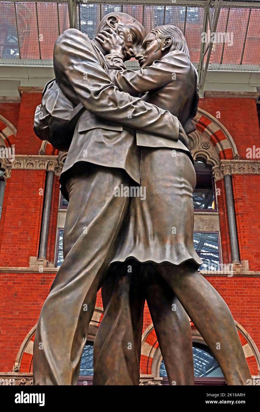 The Meeting Place, a statue by British artist Paul Day, in the Grand Terrace, St Pancras International railway station, London, England, UK,  N1C 4QP Stock Photo