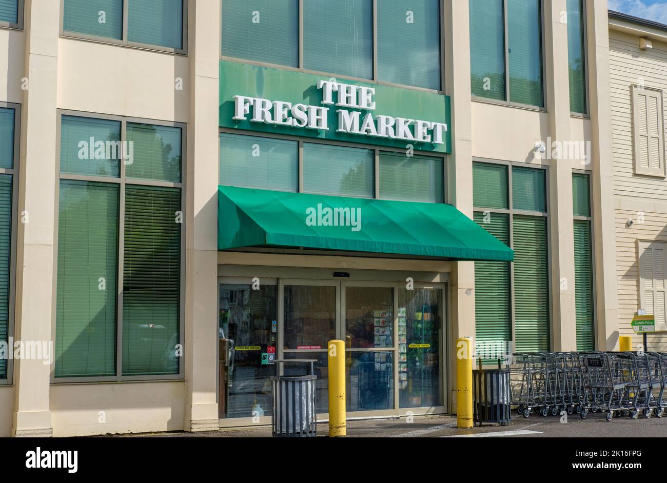 NEW ORLEANS, LA, USA - AUGUST 24, 2022: Rear entrance to the Fresh Market Supermarket on St. Charles Avenue Stock Photo