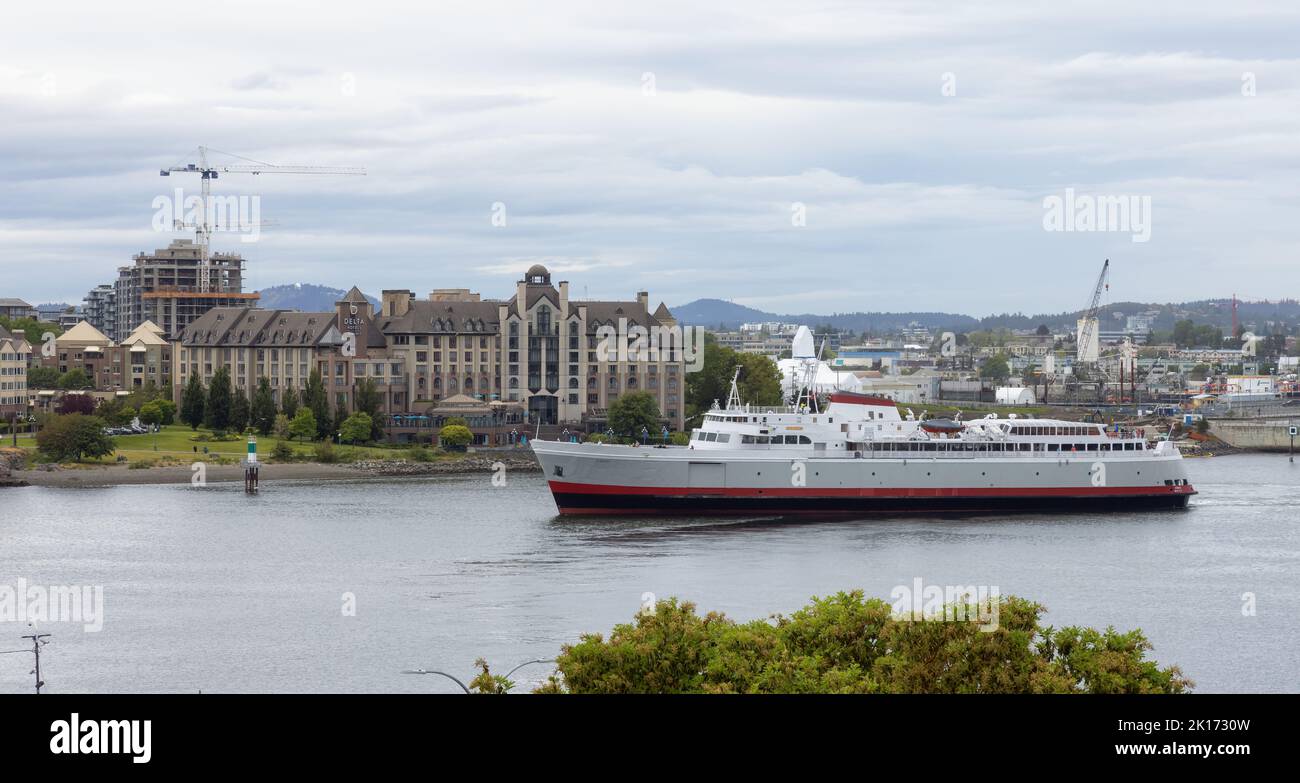 Ferry in Downtown Victoria Harbour during cloudy day Stock Photo - Alamy