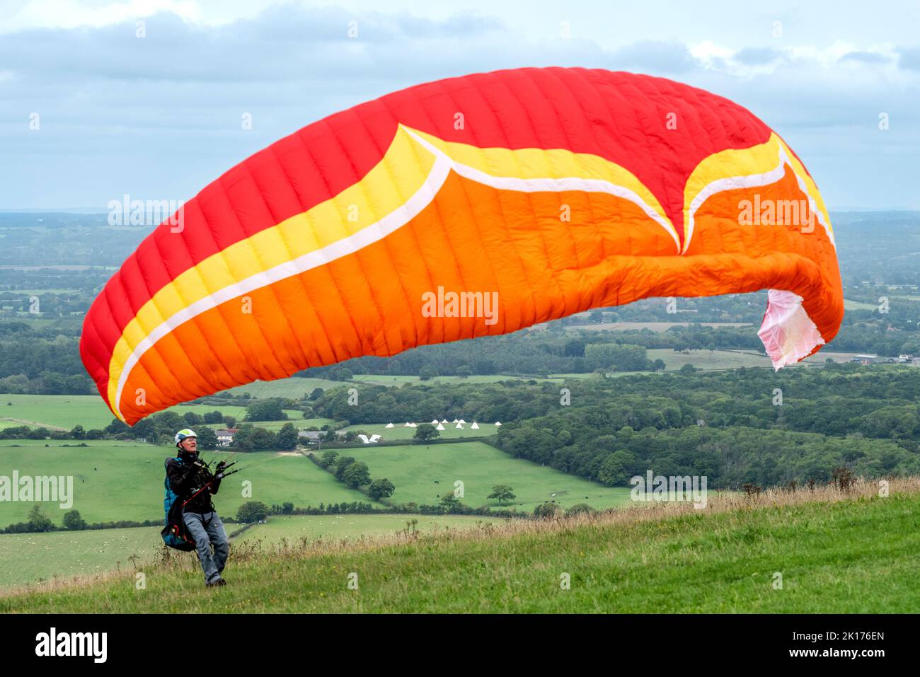 Brighton, September 15th 2022: Paragliders took to the skies above Sussex in the South Downs National Park at Devil's Dyke near Brighton Stock Photo