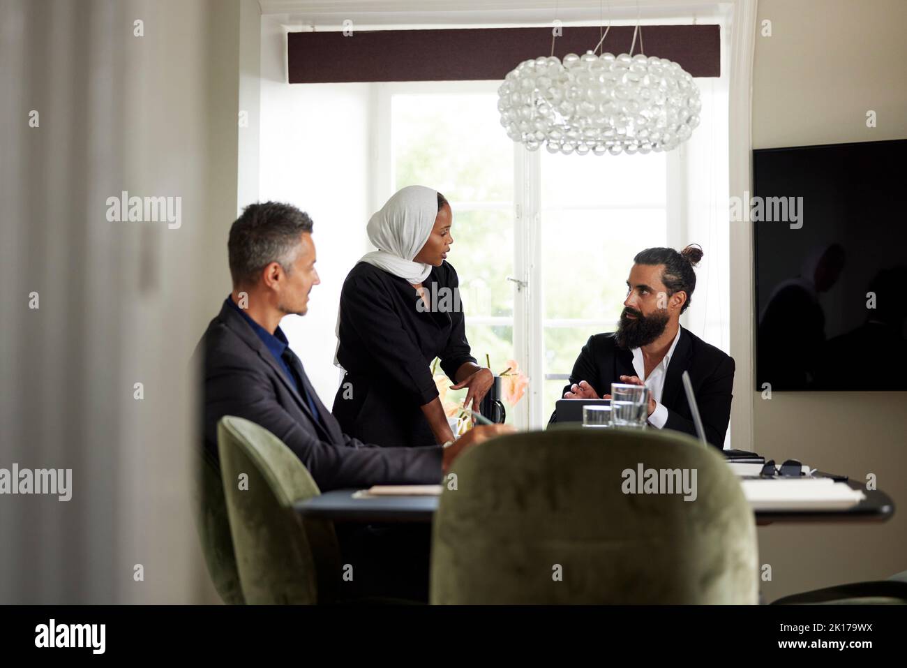 Boardroom people hi-res stock photography and images - Alamy