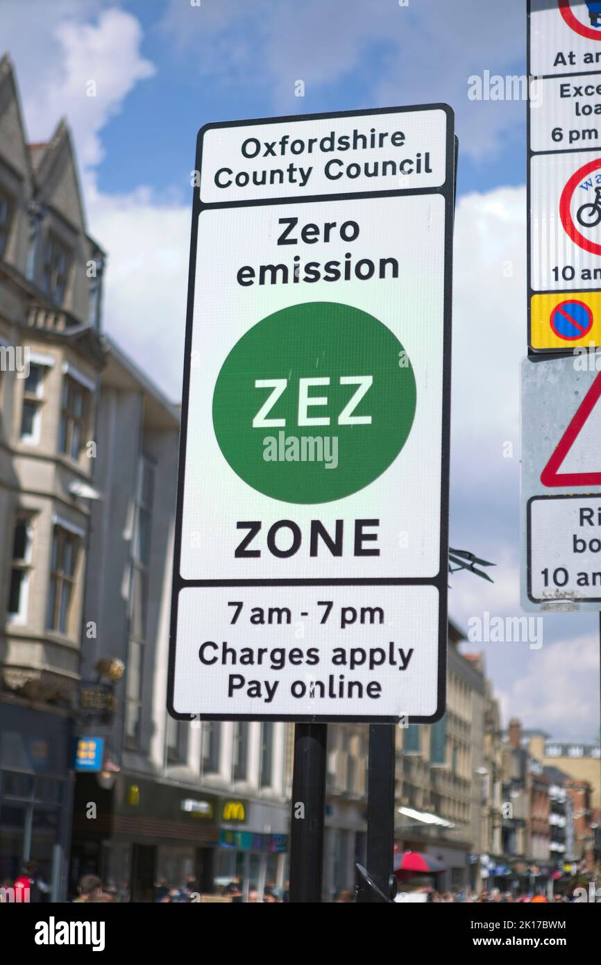 Zero emission zone sign in Oxford city centre Stock Photo
