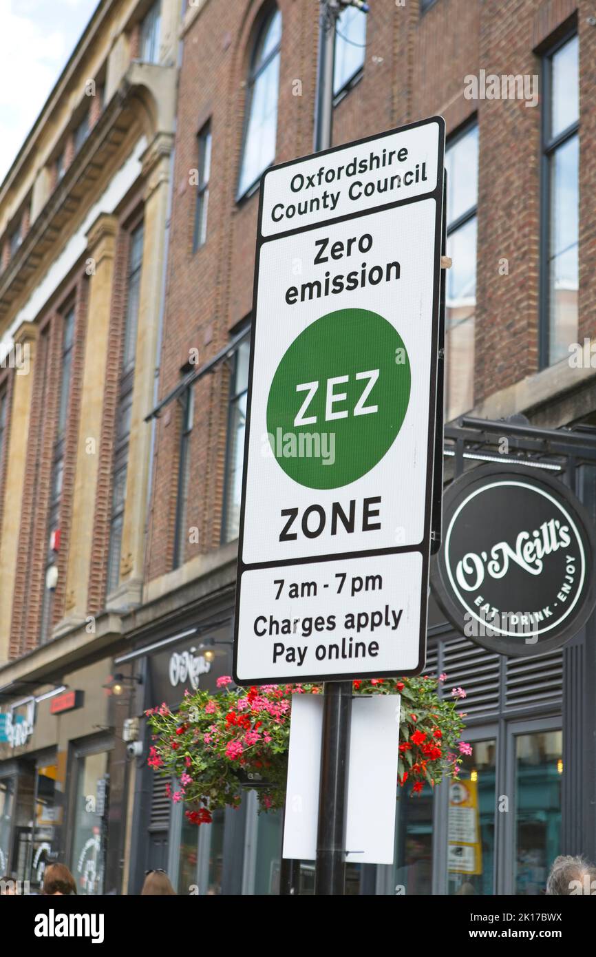 Zero emission zone sign in Oxford city centre Stock Photo