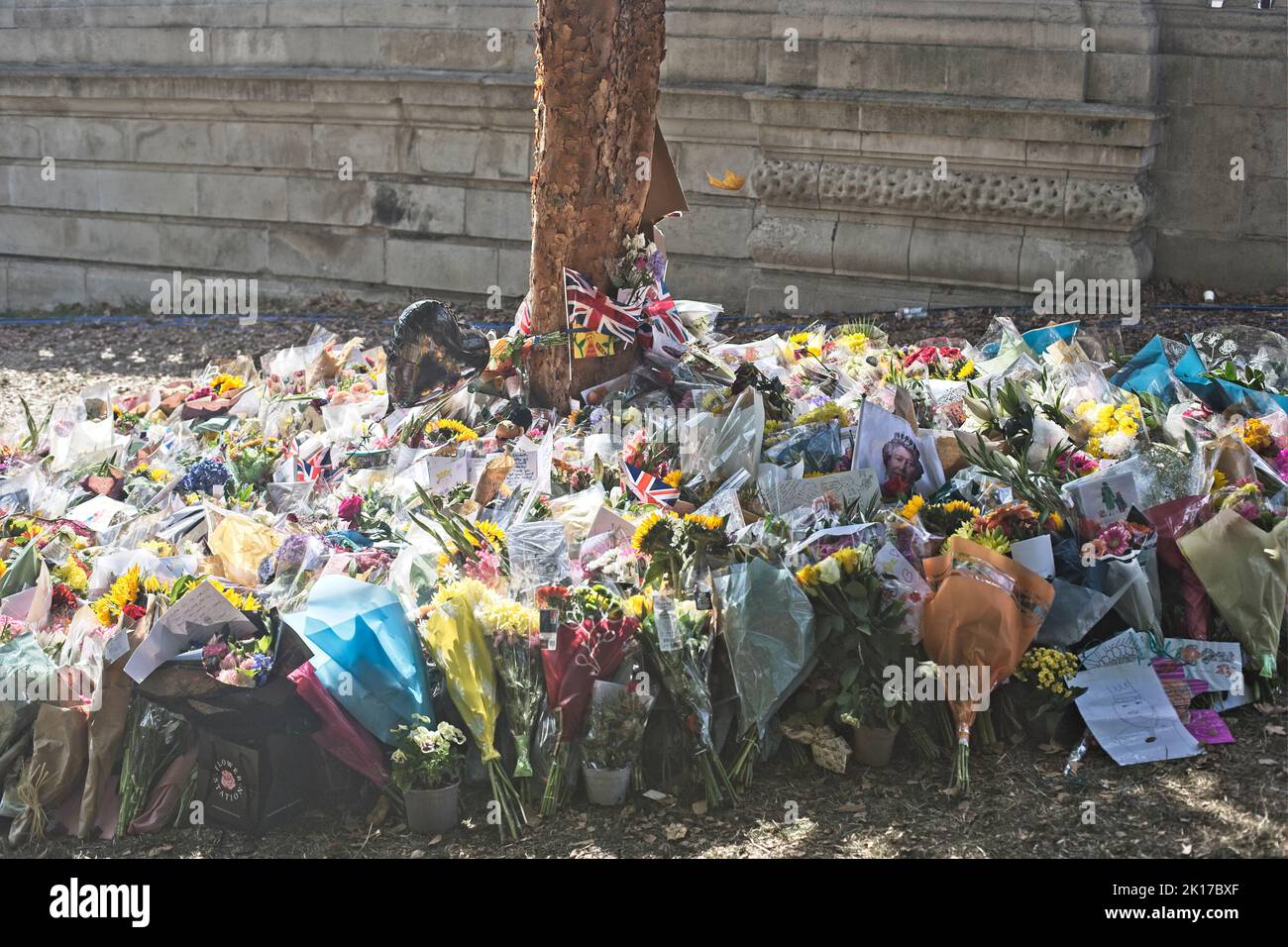 The Mall and St James's Park in London became the focus for the UK's mourning of Queen Elizabeth II Stock Photo