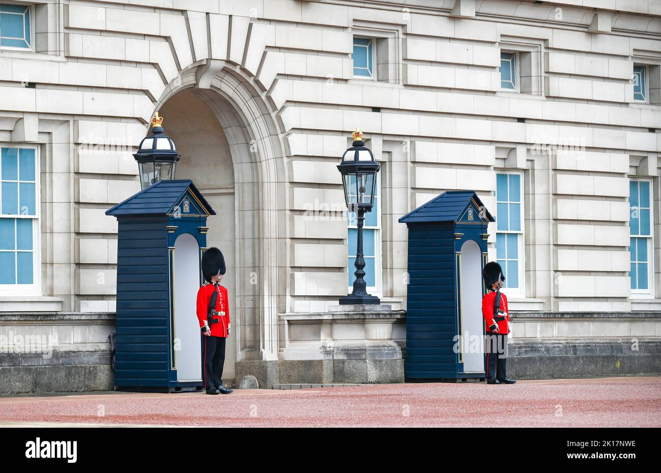 London Views - Guards at Buckingham Palace Stock Photo
