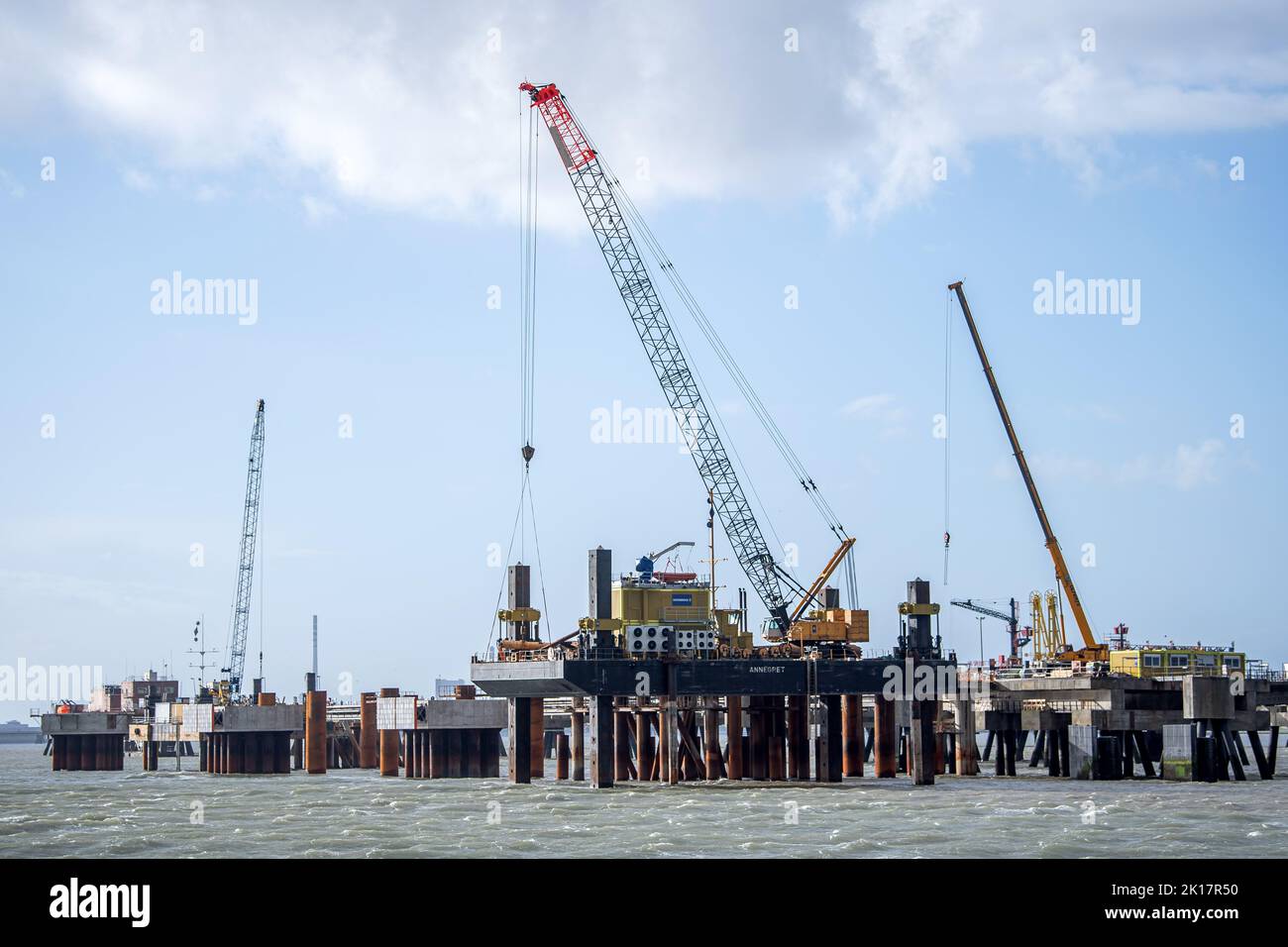 Wilhelmshaven, Germany. 16th Sep, 2022. Construction work is taking ...