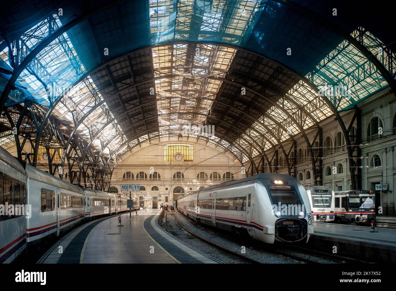 Estación de tren terminal hires stock photography and images Alamy