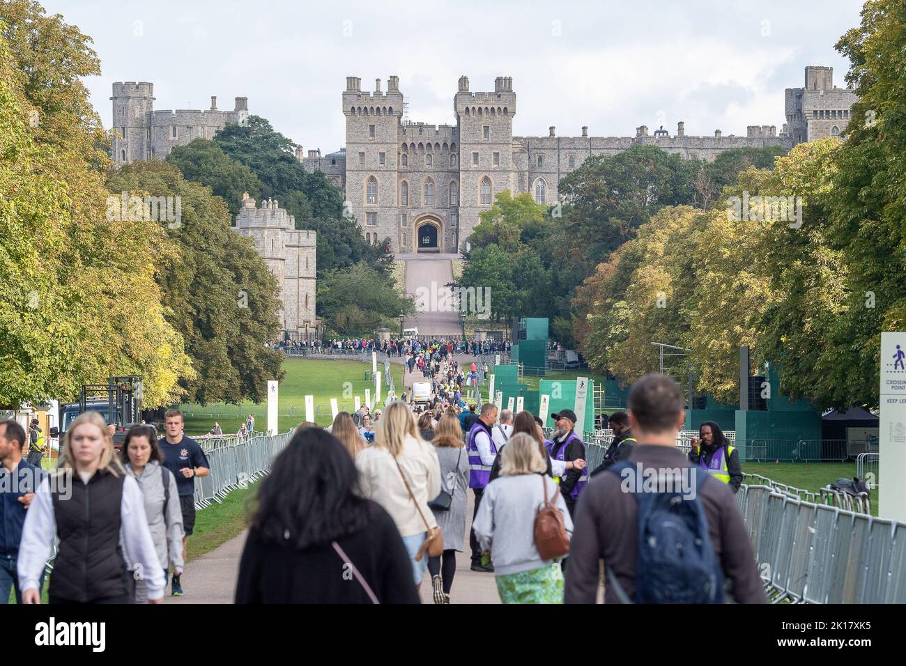 Windsor, Berkshire, UK. 16th September, 2022. Huge numbers of mourners