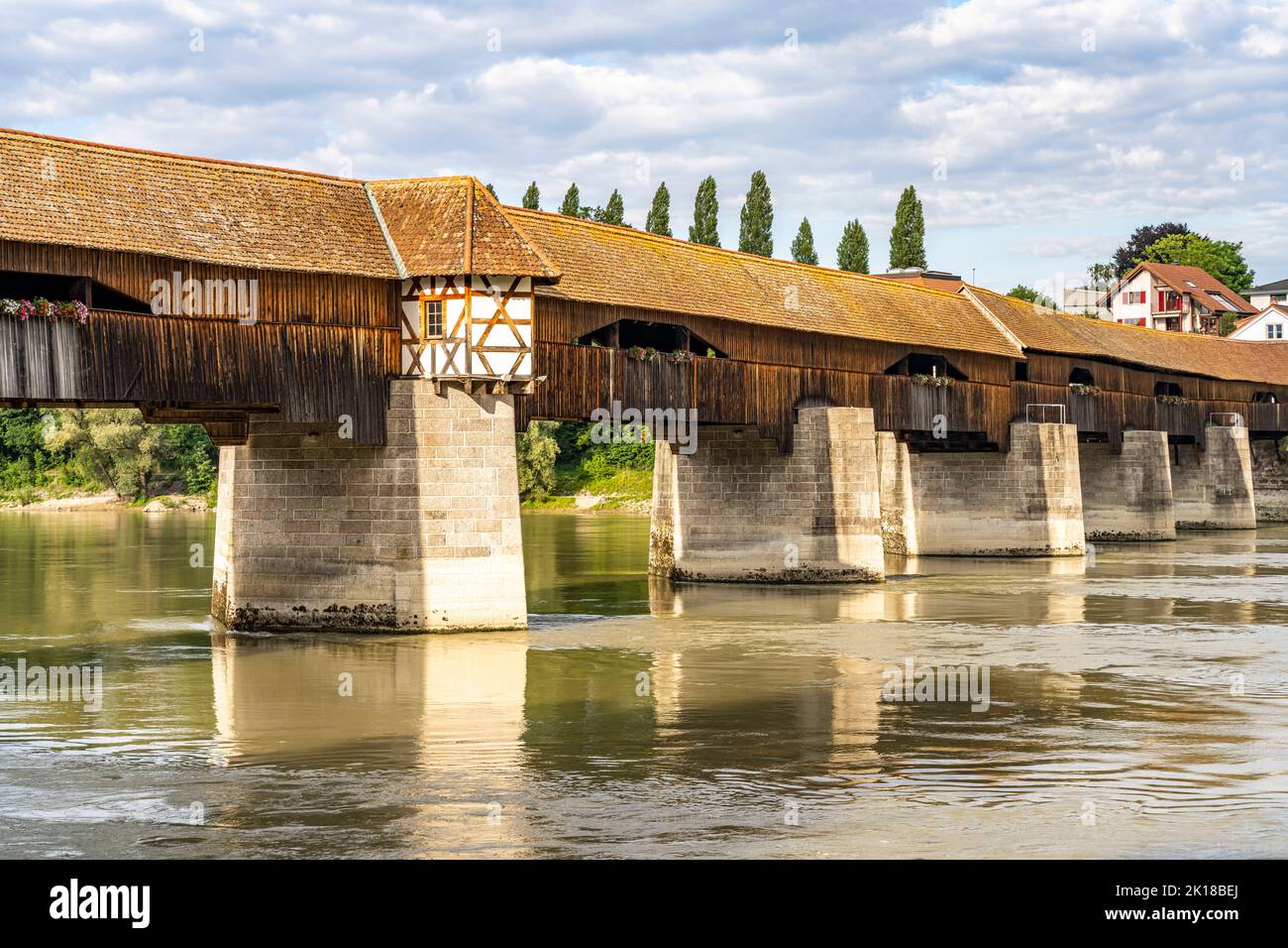 Die längste gedeckte Holzbrücke Europas, die Holzbrücke Bad Säckingen ...