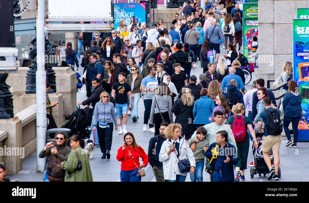 London, UK. 16th Sep, 2022. A busy south bank of the Thames   . Credit: John Eveson/Alamy Live News Stock Photo