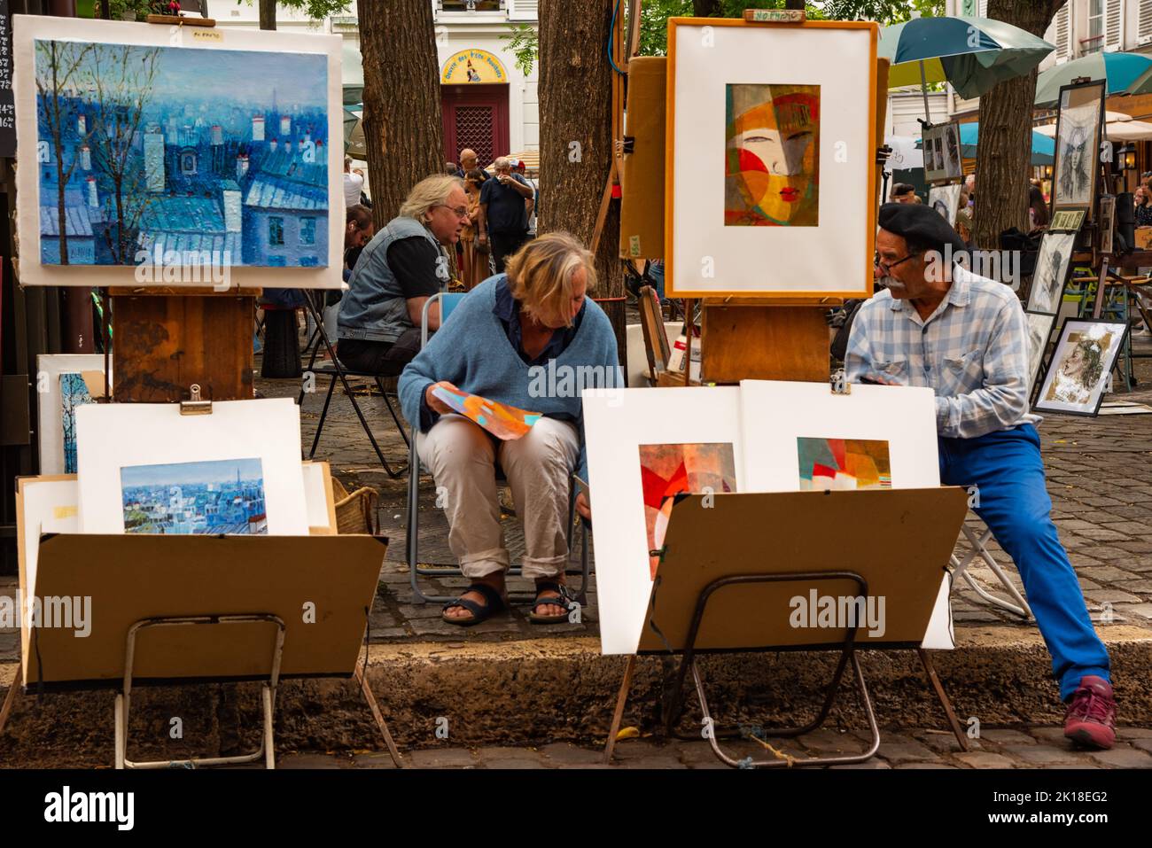 paris-france-august-2022-the-painters-at-place-du-tertre-in-paris