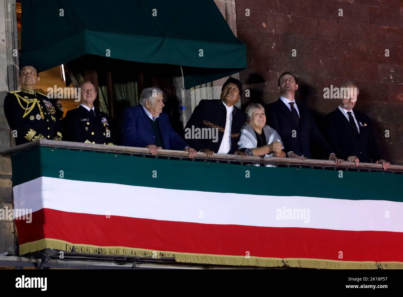 September 15, 2022, Mexico City, Mexico: The Secretaries of National Defense, Luis Crescencio Sandoval; of Navy, Rafael Ojeda; the former president of Uruguay, José Mújica; the former president of Bolivia, Evo Morales; Aleida Guevara March, daughter of Ernesto 'Che' Guevara; Gabriel Shipton and John Shipton, brother and father of Julian Assange, during the ceremony on the 212th anniversary of the Mexico's Cry of Independence at the National Palace. on September 15, 2022 in Mexico City, Mexico. (Photo by Luis Barron/Eyepix Group/Sipa USA). Stock Photo