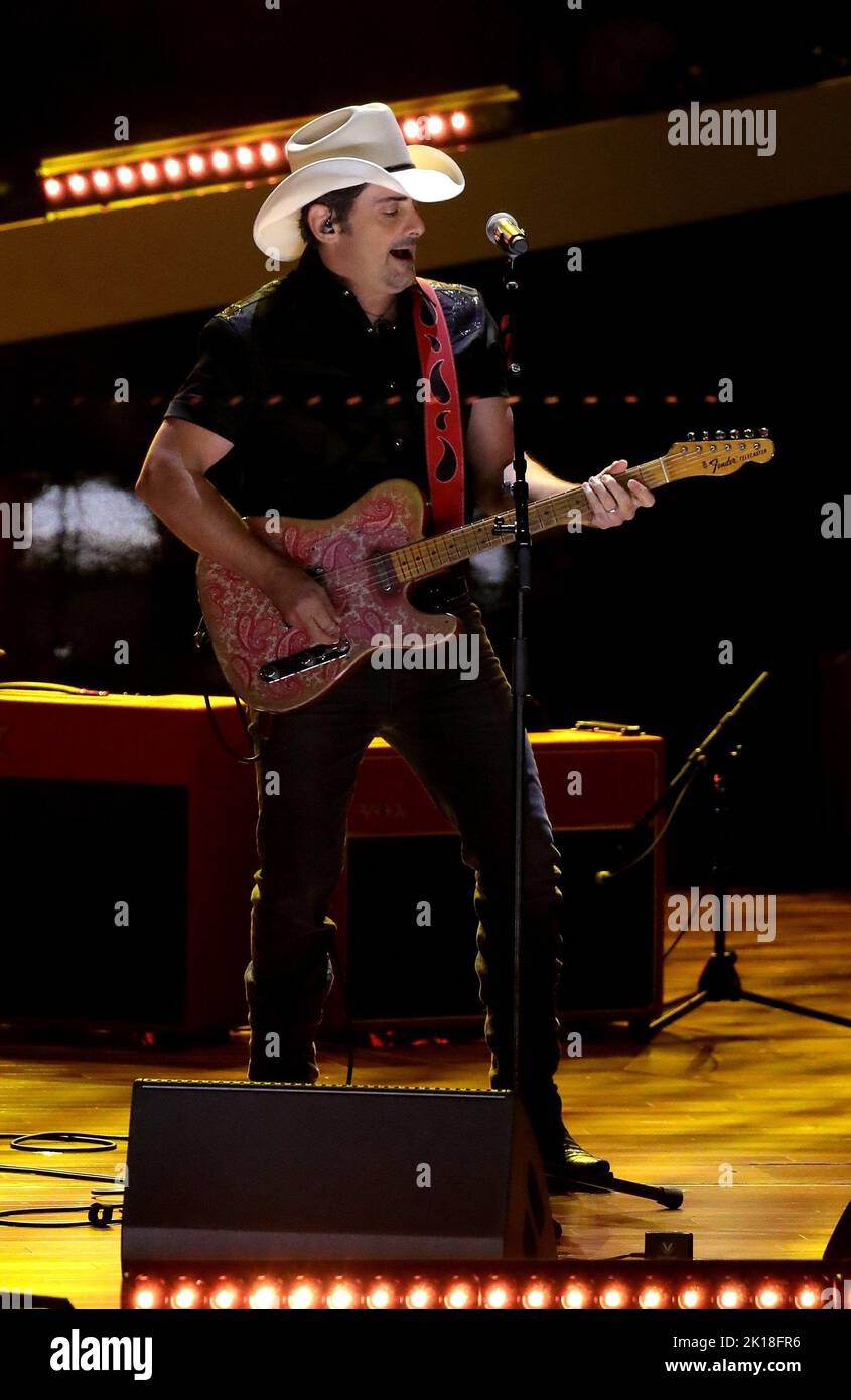 Brad paisley 2022 hires stock photography and images Alamy