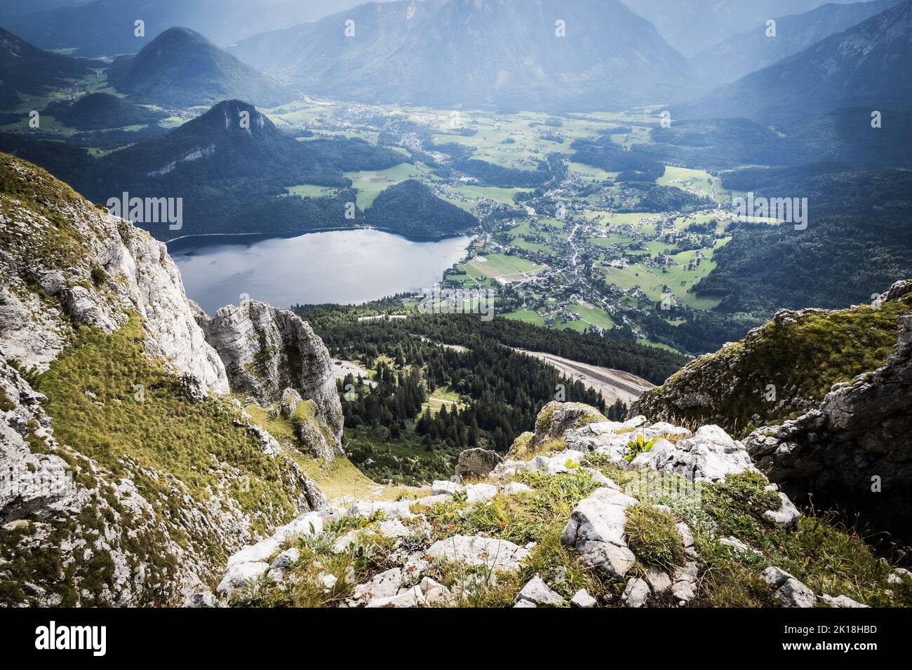 breathtaking-view-of-altaussee-and-the-altausseer-see-lake-aussee