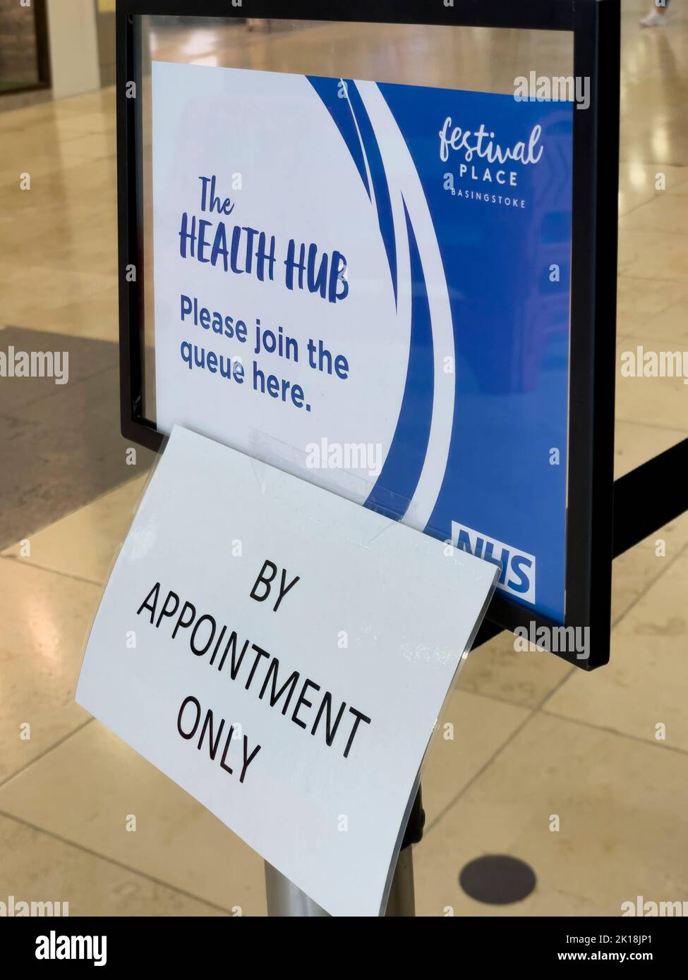 Basingstoke, Hampshire, England, UK. 2022. Notice outside a NHS Health Hub by appointment only for Autumn booster Covid-19 vaccinations. Stock Photo