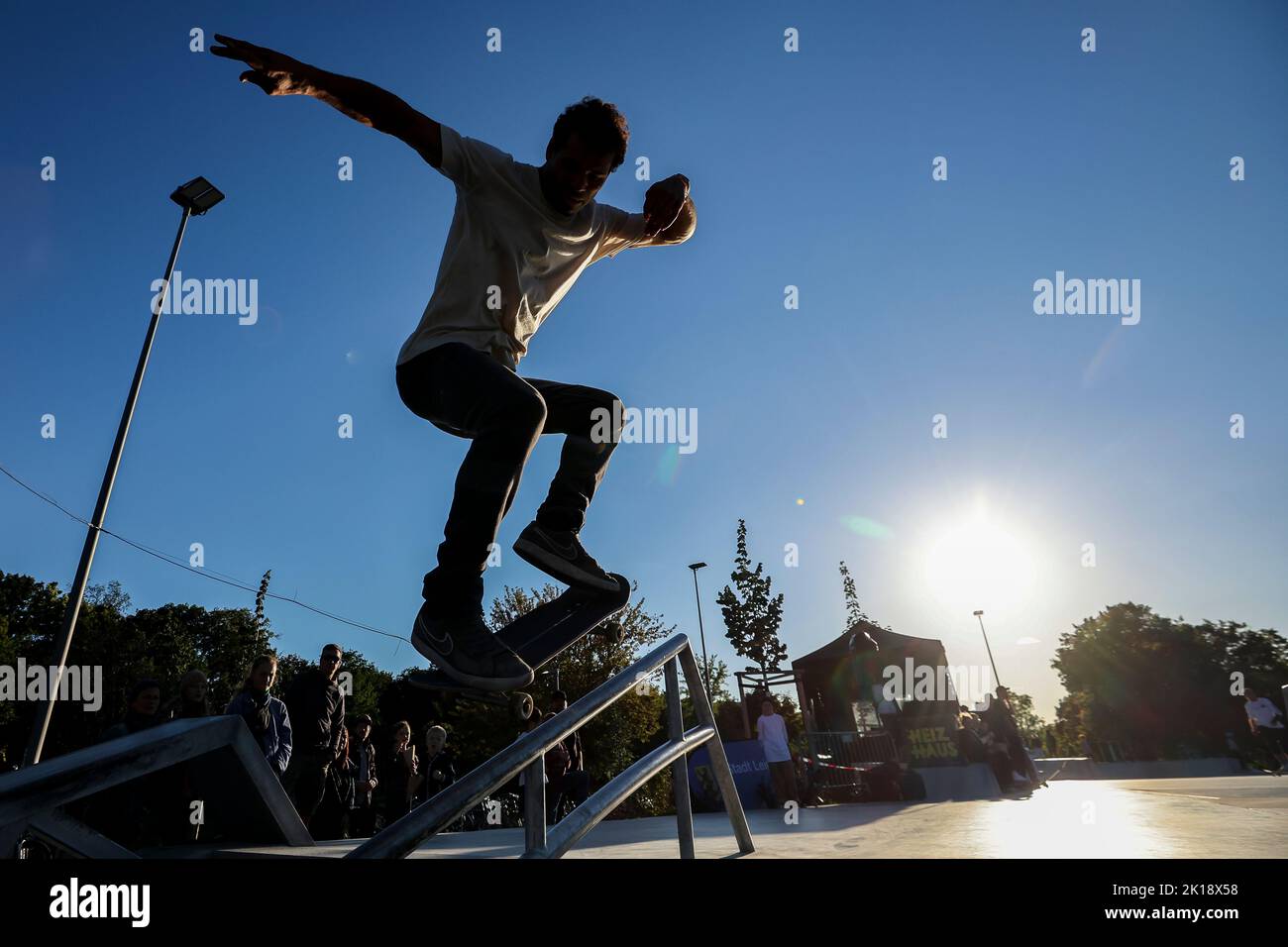Skateboard jump championships hi-res stock photography and images - Alamy