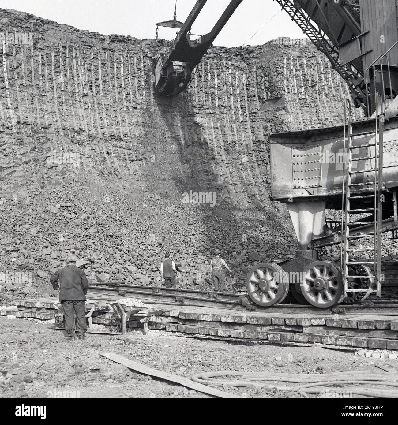 1950s, historical, removing clay from a giatn pit at the brickworks of ...