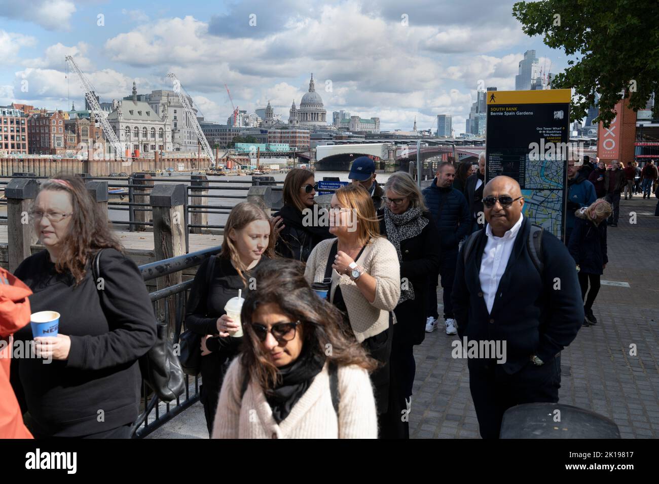Queue near Blackfriars Bridge waiting to see Queen Elizabeth 11 lying-in-state in Westminster Hall, London. Stock Photo