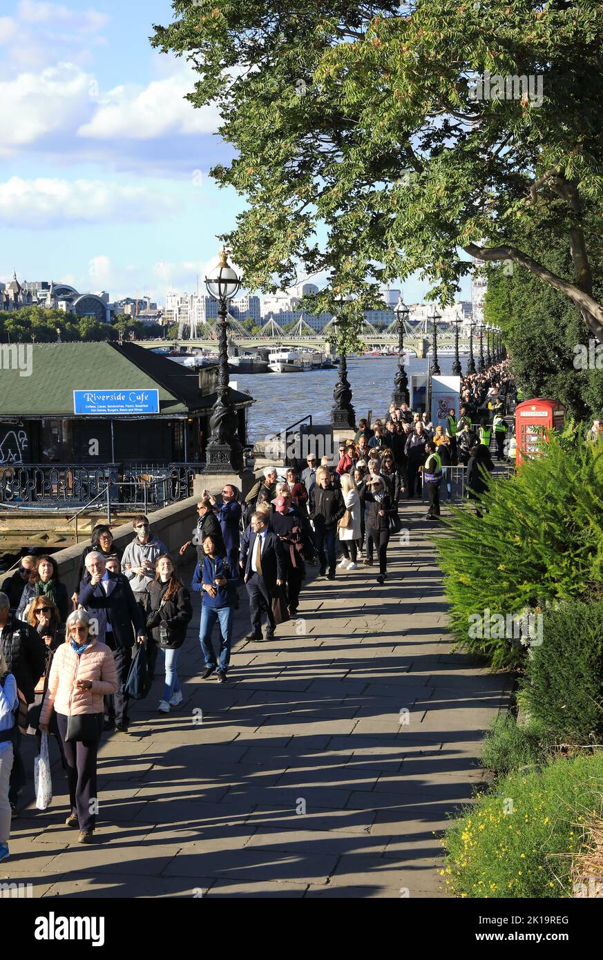 London, UK, 16th September 2022. The queue to see the Queen lying in state goes past the Houses of Parliament. The queue is now about 5 miles long stretching to Southwark Park in SE London. Credit:Monica Wells/Alamy Live News Stock Photo