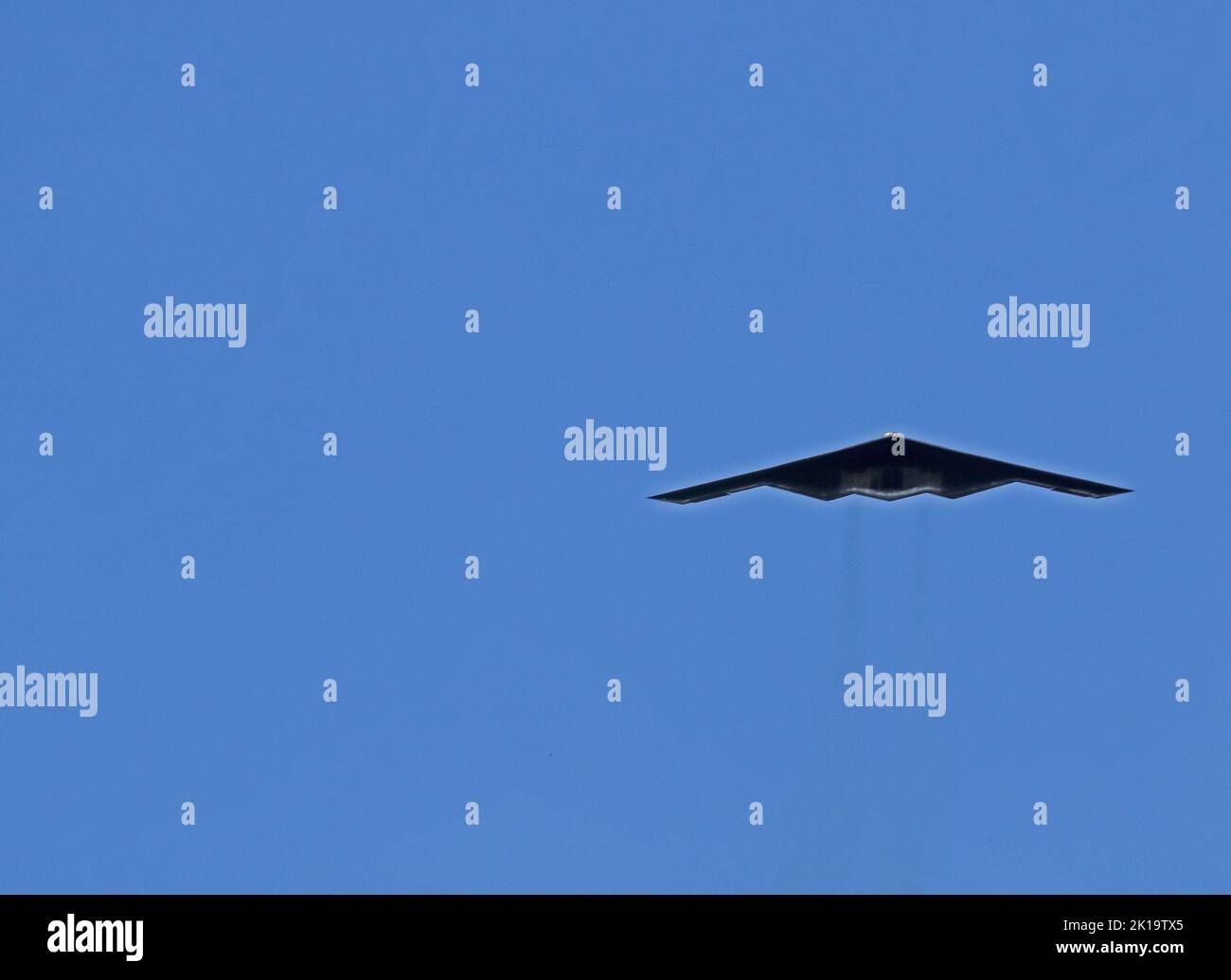 A B-2 Stealth Bomber based at Whiteman Air Force Base in Jefferson County, Mo. flies over the Kansas Speedway before the Hollywood Casino 400 presented by Barstool Sportsbook at the 1.5-mile tri-oval speedway in Kansas City, Kan., Sept. 11, 2022. (U.S. Army Reserve photo by Sgt. 1st Class Clinton Wood, 88th Readiness Division). Stock Photo