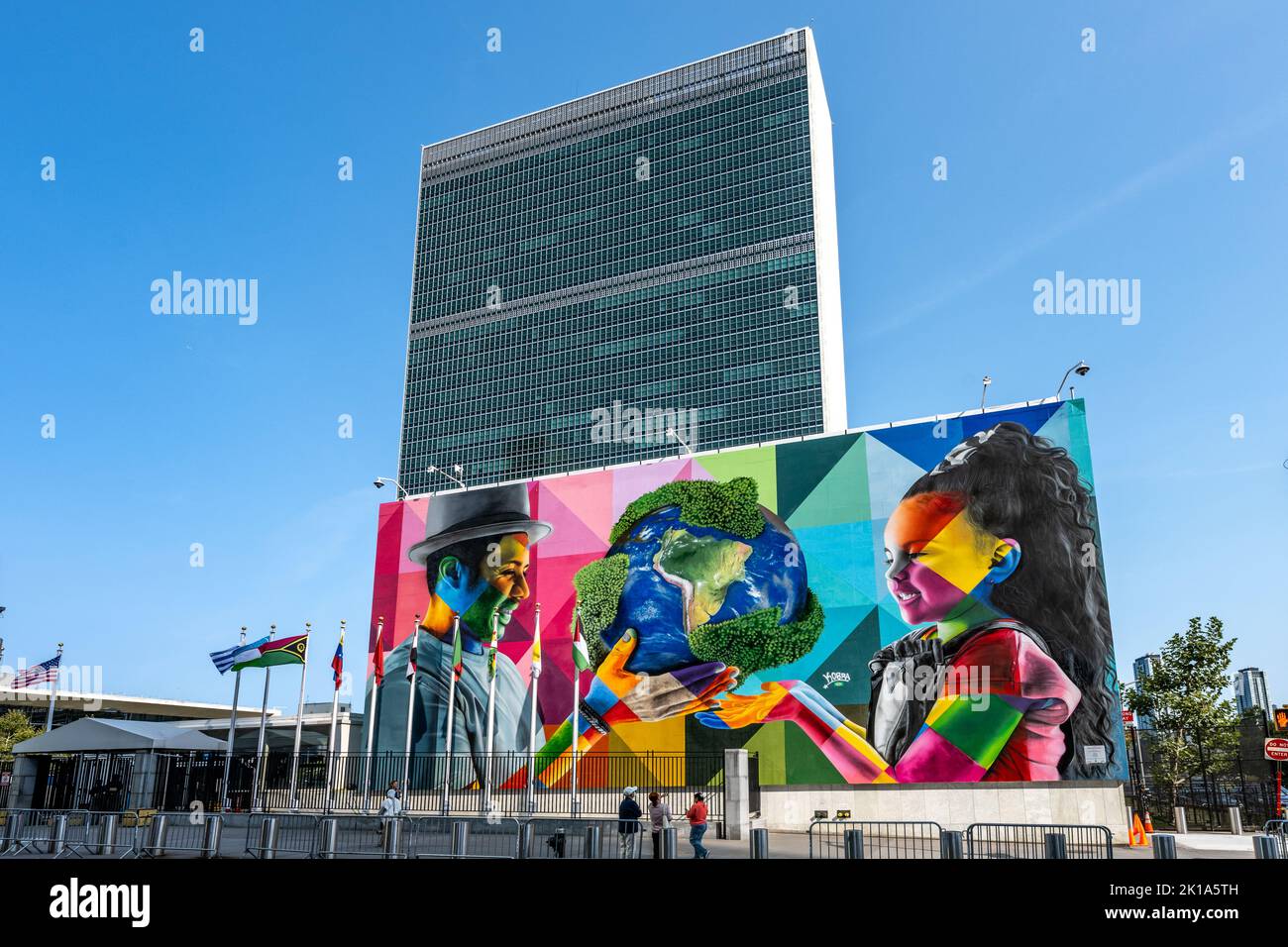 New York, USA. 16th Sep, 2022. People admire a new mural by Brazilian artist Eduardo Kobra, in front of the United Nations headquarters. The mural, focusing attention on climate change and stewardship of the planet was inaugurated today ahead of the arrival of world leaders to attend the UN General Assembly. Credit: Enrique Shore/Alamy Live News Stock Photo