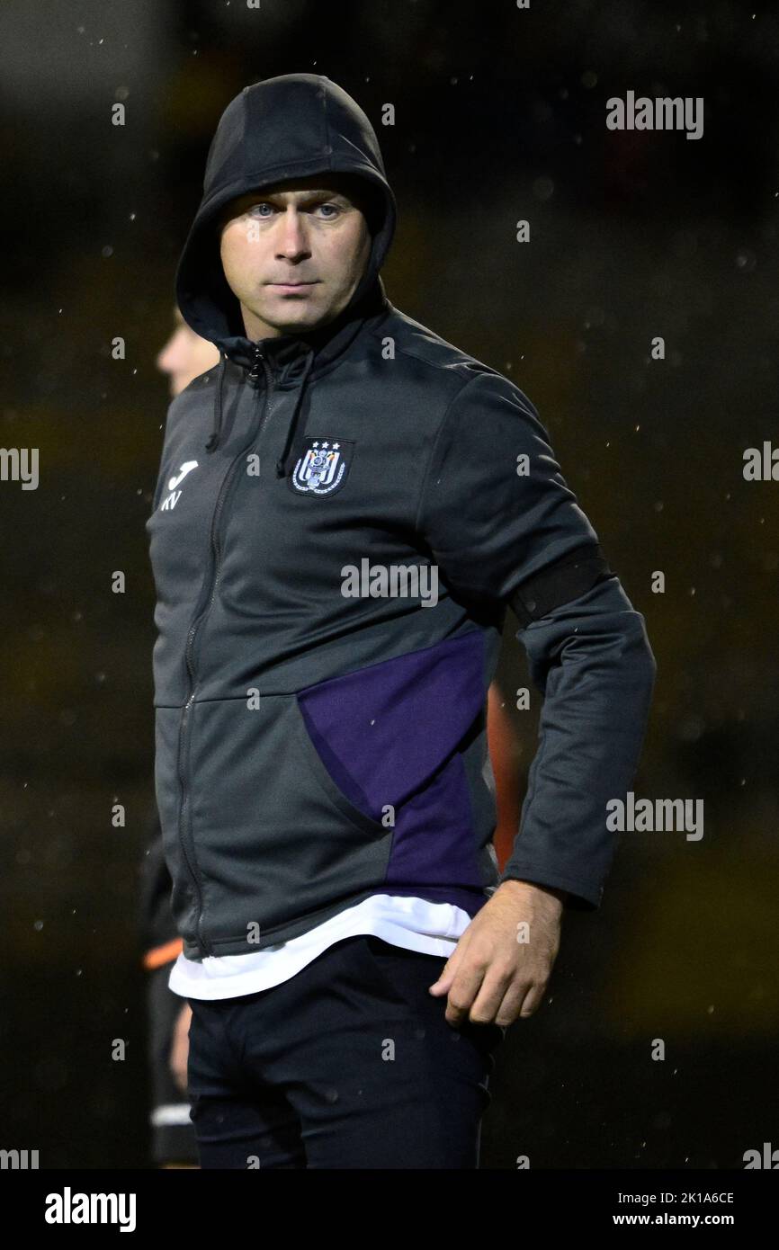 RSCA Futures' head coach Robin Veldman pictured during a soccer match  between RSC Anderlecht Futures and KMSK Deinze, Sunday 14 August 2022 in  Anderlecht, on day 1 of the 2022-2023 'Challenger Pro