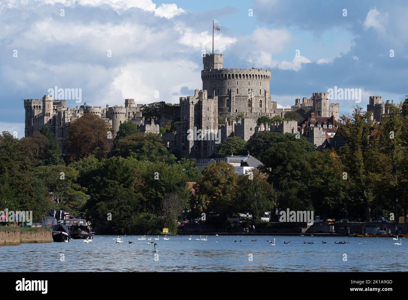 Windsor, Berkshire, UK. 16th September, 2022. The Union Jack flag flies