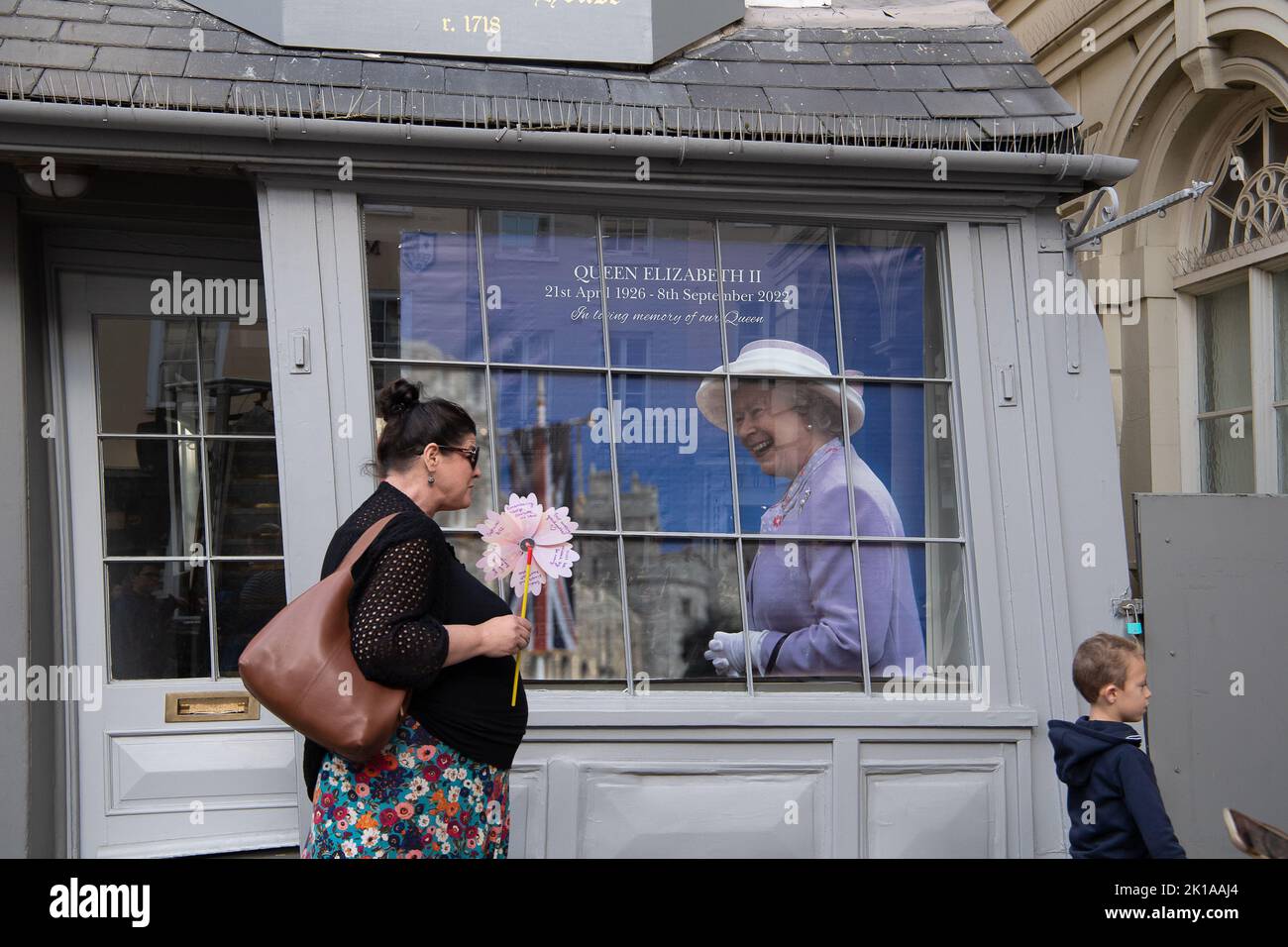 Windsor, Berkshire, UK. 16th September, 2022. A tribute window display