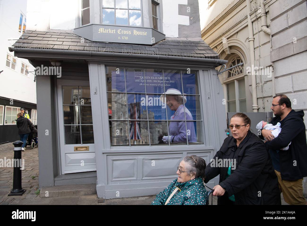 Windsor, Berkshire, UK. 16th September, 2022. A tribute window display