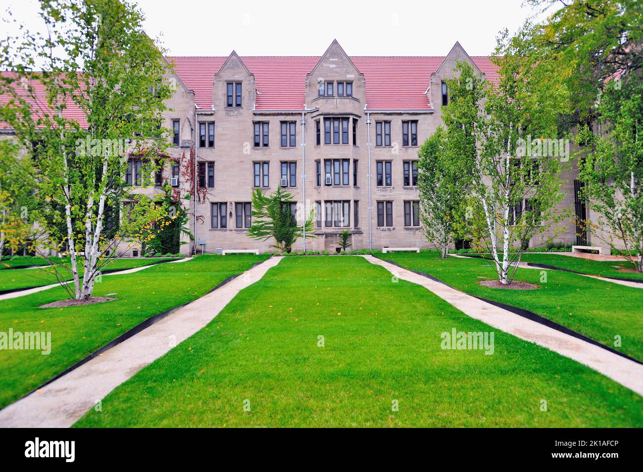 Chicago, Illinois, USA. Residence halls off the Laird Bell Quadrangle in the Law School at the University of Chicago. Stock Photo
