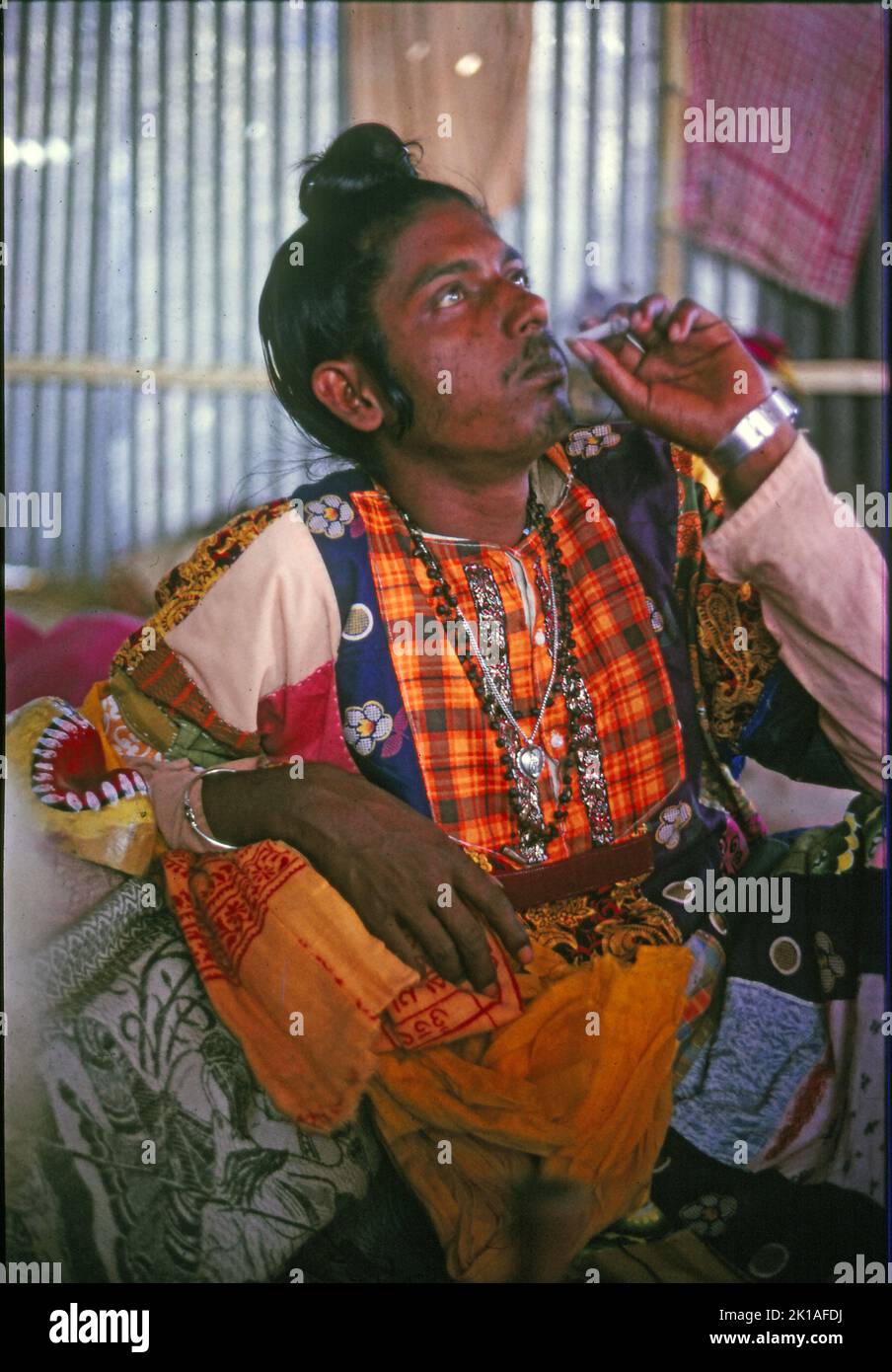 Minstrel Chakra Das Baul on a break at the Poush Mela festival, Santiniketan, Birbhum District, West Bengal, India, December 1972. Stock Photo