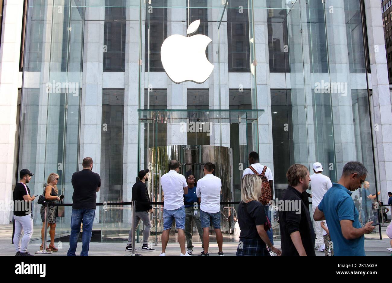 New York, NY, USA. 16th Sep, 2022. View of the Apple Store during today's iPhone 14 launch at Apple's 5th Avenue store in New York City on September 16, 2022. Credit: Rw/Media Punch/Alamy Live News Stock Photo