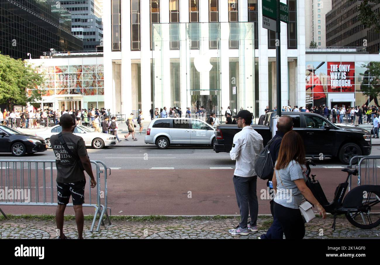 New York, NY, USA. 16th Sep, 2022. View of the Apple Store during today's iPhone 14 launch at Apple's 5th Avenue store in New York City on September 16, 2022. Credit: Rw/Media Punch/Alamy Live News Stock Photo