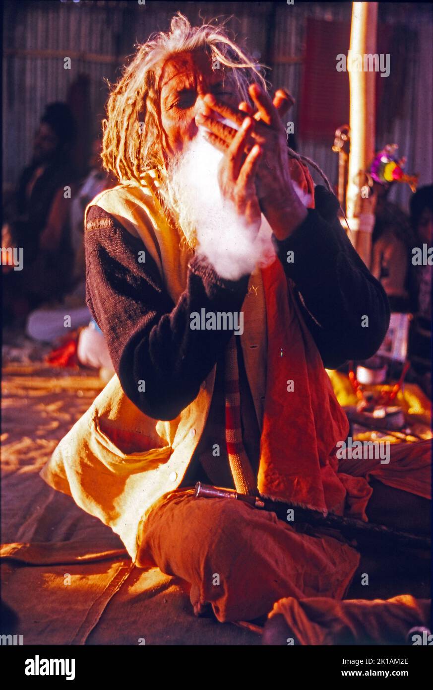 An ascetic smoking a chilum. Poush-melâ festival, Santiniketan, Birbhum district, West Bengal, India, December 1972. Stock Photo