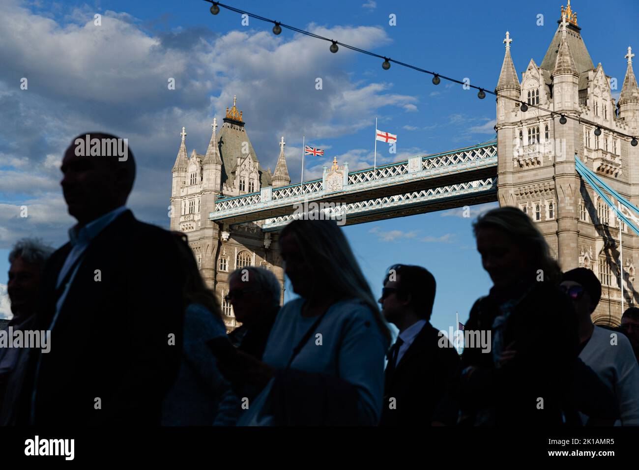 London, UK. 16th Sep, 2022. People stand in a queue passing Tower ...