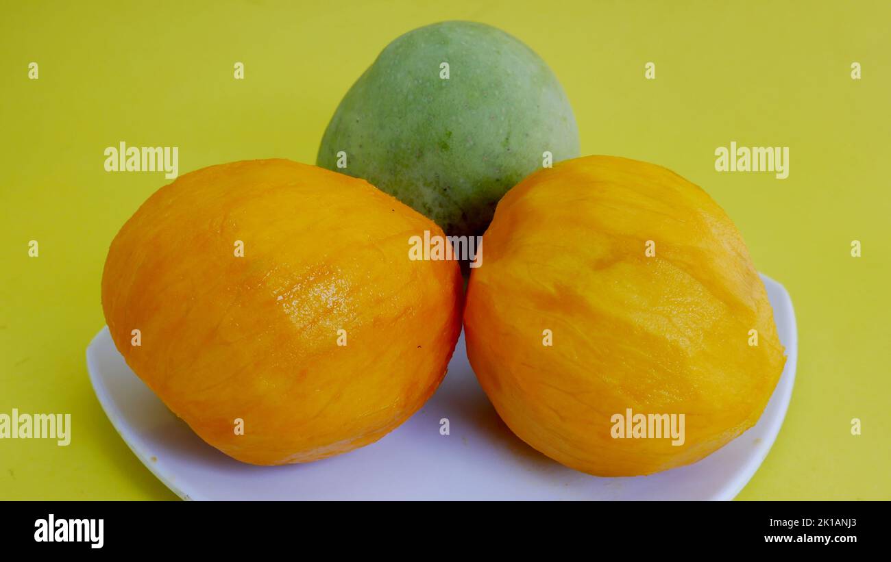 Healthy round ripe mangoes hi-res stock photography and images - Alamy
