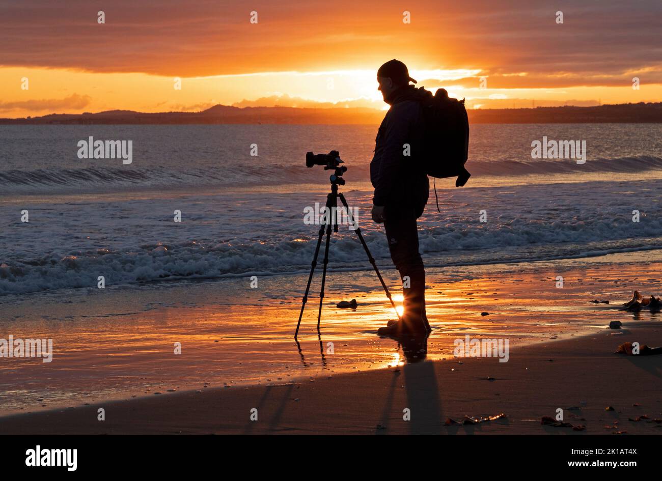 Portobello, Edinburgh, Scotland, UK. 17th September 2022.  Cold snap chilly autumnal sunrise at the seaside for this photographer on the shore of the Firth of Forth. Temperature of 8 degrees centigrade. Credit: Arch White/alamy live news. Stock Photo