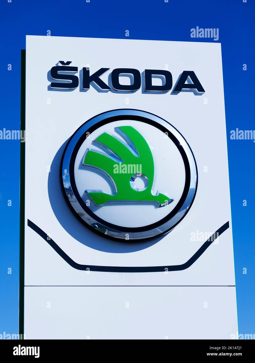 Skoda car badge hi-res stock photography and images - Alamy