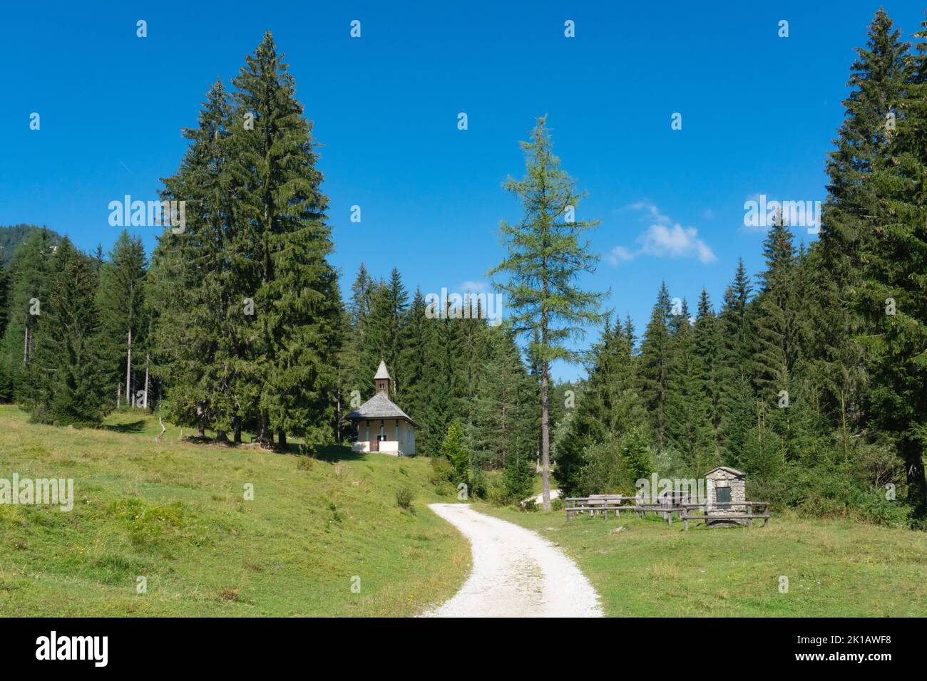 Hermagorer Tscherniheim Bodenalm in Caranthia. Scenic idyllic church chapel in the Austrian Alps. Stock Photo