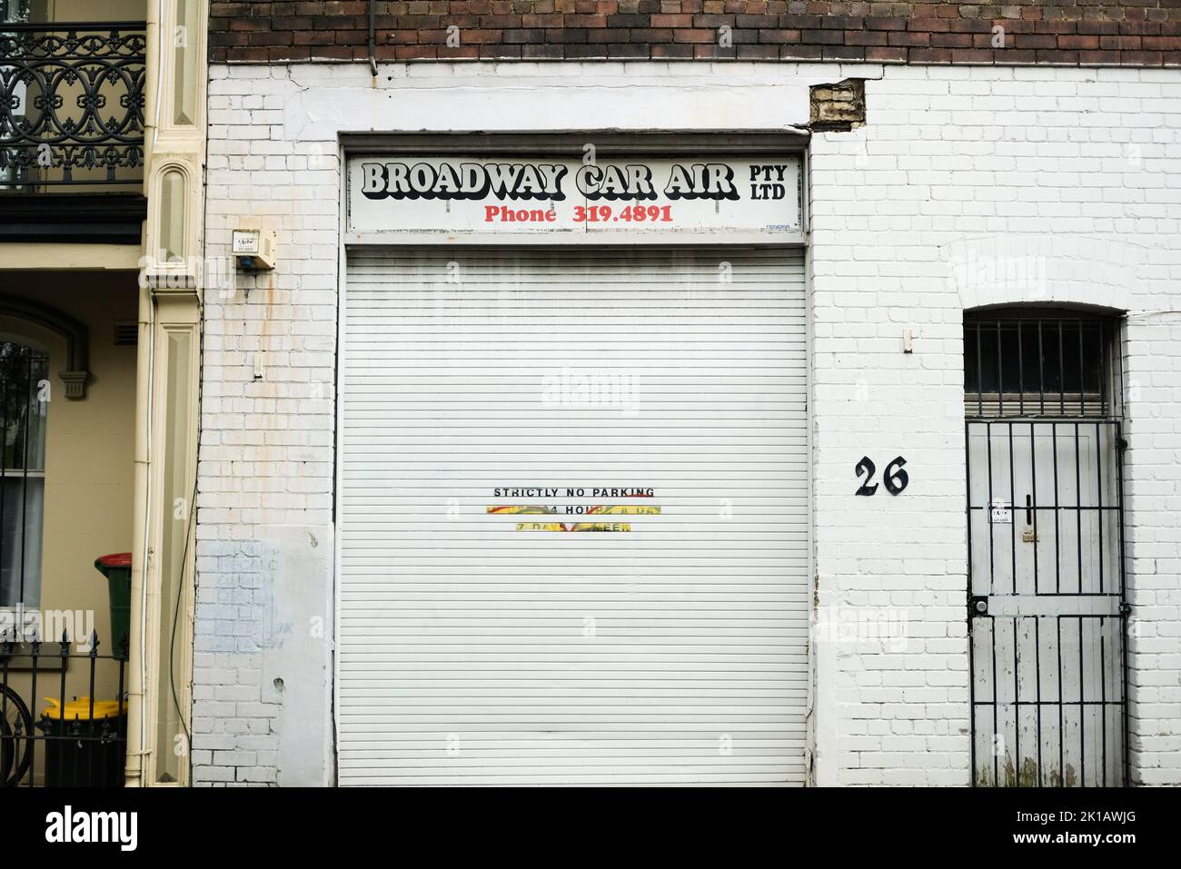 “Broadway Car Air”: auto repair shop in Chippendale, Sydney — New South Wales, Australia Stock Photo