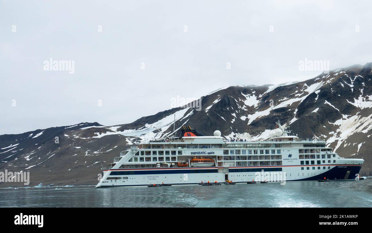MS Hanseatic Spirit in front of a glacier. Svalbard, Spitsbergen, Norway. July 27, 2022 Stock Photo