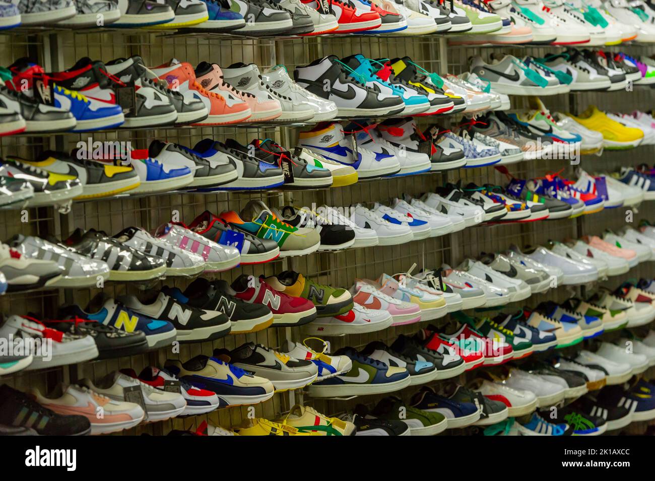 Shoes chinatown hi res stock photography and images Alamy