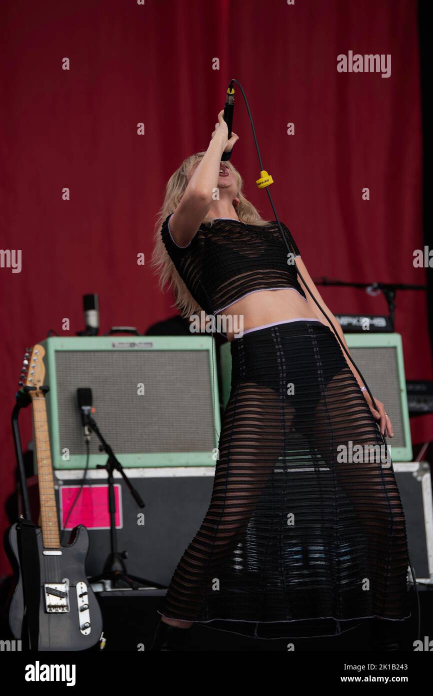 british-alternative-rock-band-wolf-alice-performing-at-the-tempelhof