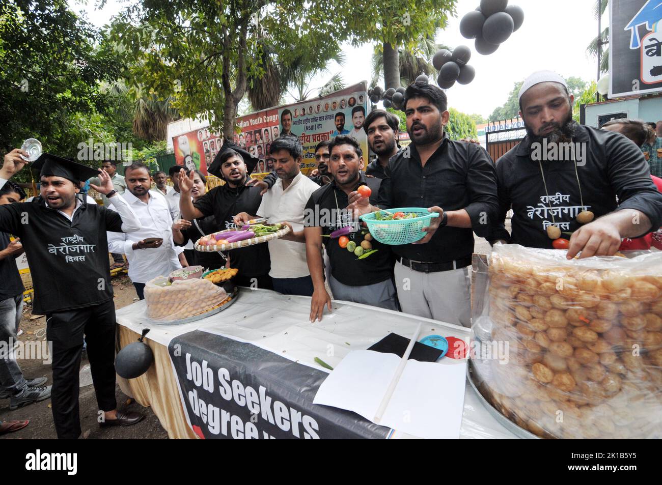 New Delhi, Delhi, India. 17th Sep, 2022. youth congress workers Sale vegeable, Snacks, drinks, Pakore, Tea and Polishing on shoes during the Workers wearking black dress and black baloon Celebrate Prime Minister Narendra Modi 72nd birthday as Unemployed day, at party head office, in New Delhi on saturday (Credit Image: © Ravi Batra/ZUMA Press Wire) Credit: ZUMA Press, Inc./Alamy Live News Stock Photo
