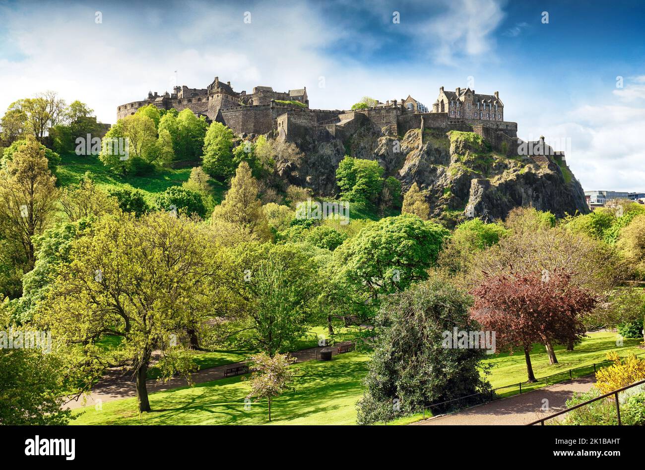 Edinburgh trees skyline garden hi-res stock photography and images - Alamy