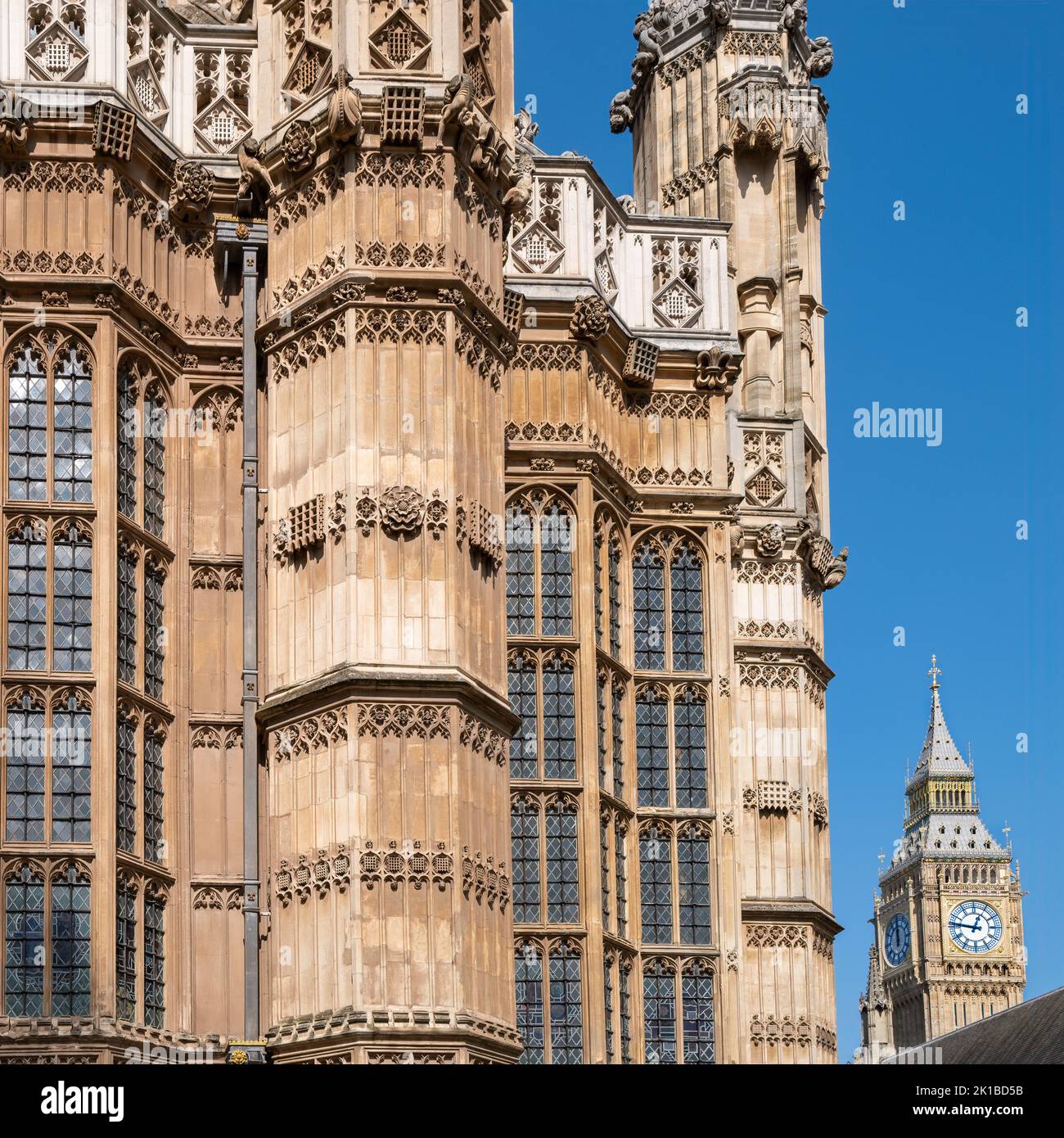 Detail of the exterior of Westminster Abbey, London, with the Elizabeth Tower, known as Big Ben, in the background. Site of Royal weddings, coronation Stock Photo