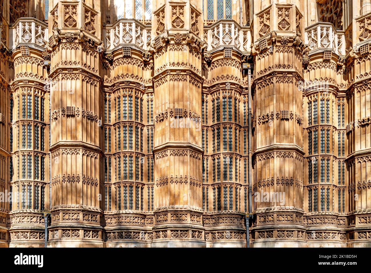 Detail of the exterior of Westminster Abbey, London, with portcullis and Tudor rose emblems. Site of Royal weddings, coronations and burials. Stock Photo