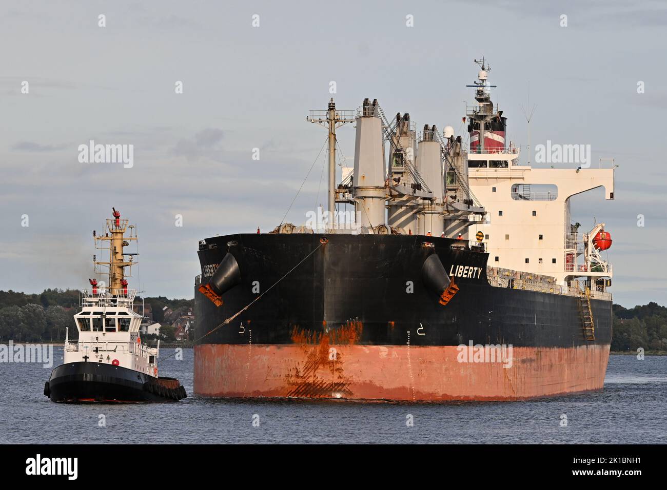 Supramax Bulk Carrier LIBERTY arrives at the Kiel Canal Stock Photo