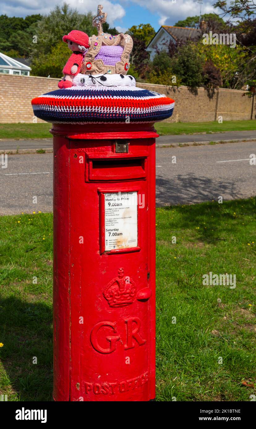 Poole, Dorset, UK. 17th September 2022. A knitted postbox topper of the