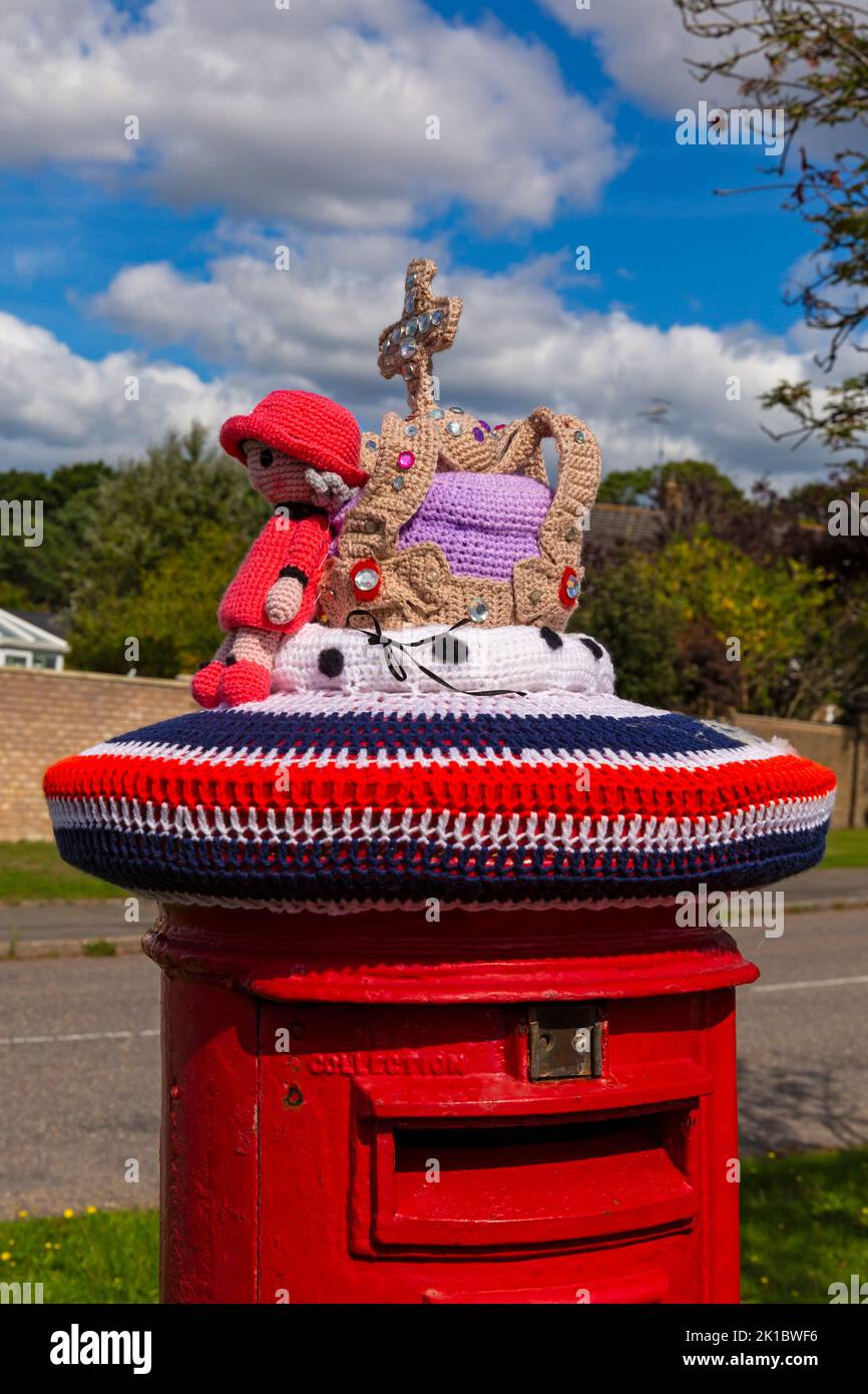 Poole, Dorset, UK. 17th September 2022. A knitted postbox topper of the